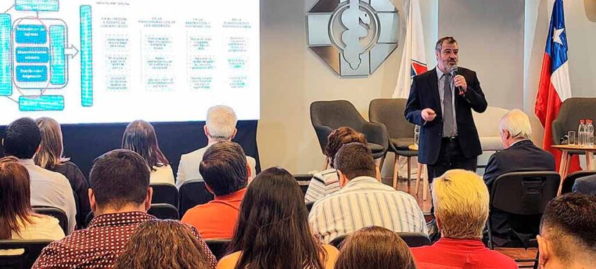 Director de Fonasa resalta fortalezas de nueva modalidad de cobertura adicional en seminario de colegio médico