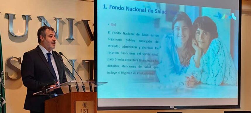 En seminario de Universidad Santo Tomás Director de Fonasa destaca ventajas de nueva Modalidad de Cobertura Complementaria