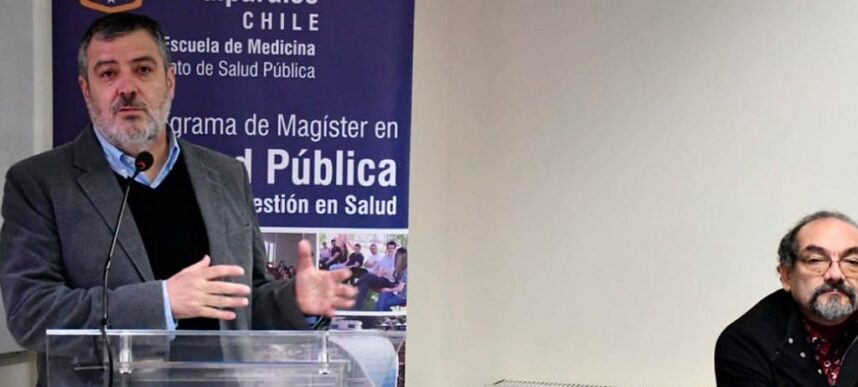 Director de Fonasa expone sobre avances y desafíos de la institución en universidad de Valparaíso