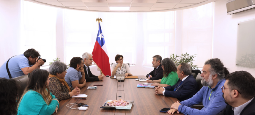 Asociaciones de trabajadoras y trabajadores de Fonasa acuerdan protocolo con el Ministerio de Salud